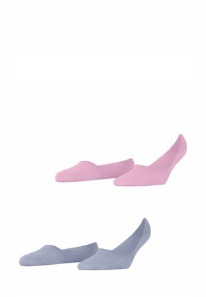 Set de quatre chaussettes invisibles en rose clair et bleu, fabriquées en tissu fin et extensible avec une texture lisse et un design coupe basse.