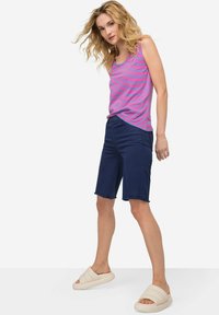 LAURASØN BERMUDA FRANSENSAUM ELASTIKBUND - Shorts vaqueros - dark blue