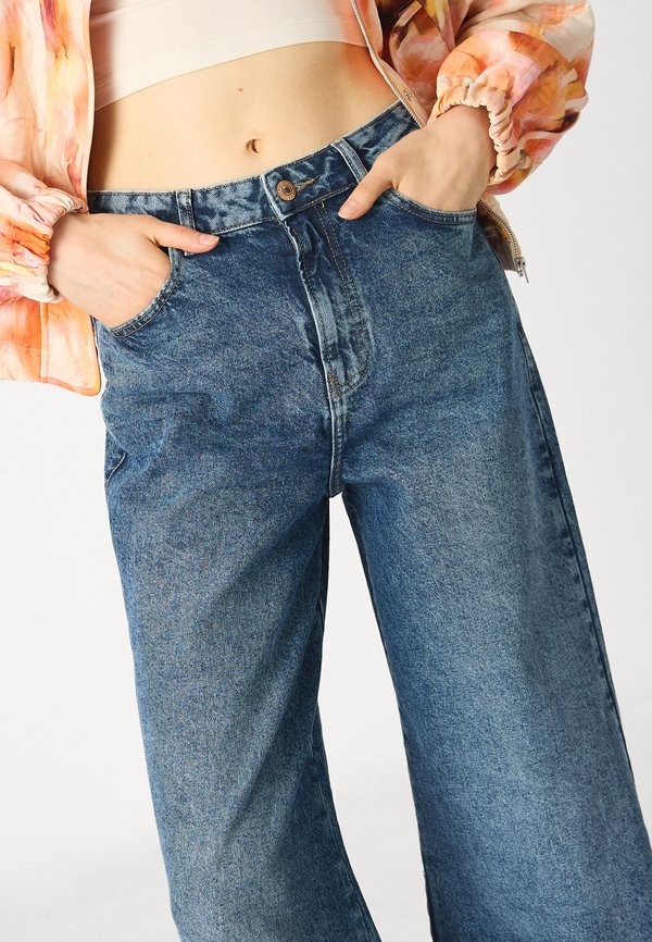 PCSELMA WIDE  - Straight leg jeans4