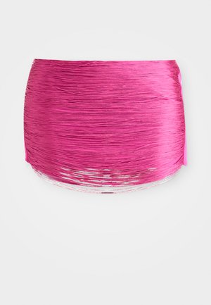 Rozā plisētā auduma ar horizontālām līnijām, apaļu formu un kontrastējošu spīdīgu malu. Tekstūras ar dzīvīgu krāsu un gludu apdari.