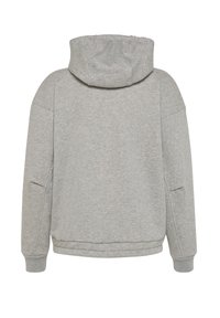 Felpa grigia con cappuccio, materiale morbido, vestibilità rilassata, spalle scese, polsini e orlo a coste, senza grafiche o dettagli visibili.
