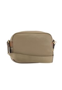 Borsa a tracolla in nylon beige con forma rettangolare, dotata di una cerniera dorata, dettagli in pelle marrone e una larga tracolla regolabile.