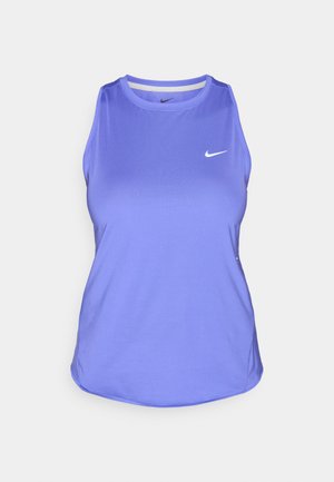 Violets sporta krekls bez piedurknēm, izgatavots no gluda auduma. Tam ir apaļa apkakle un piedurkņu trūkums. Priekšpusē neliels balts logotips.