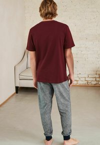 Next MOTIONFLEX COSY SET  - Pyjamas - red navy blue herringbone