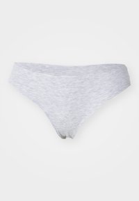Grå bomullsstringtruse med en glatt tekstur, med lavt liv og et minimalistisk design. Ingen mønstre eller detaljer i metall synlige.