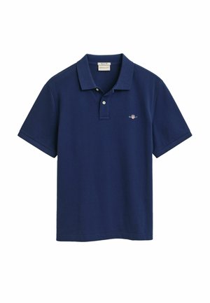 Námořnicky modré polo tričko vyrobené z bavlny, s klasickým límcem, dvouknoflíkovou légou, krátkými rukávy a malým vyšitým logem na hrudi.