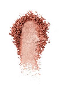 Bronzer compatto in una tonalità rosa caldo, con un centro liscio e brillantato e bordi ruvidi e texturizzati. Polvere libera sparsa intorno.