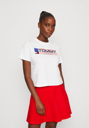 MODERN SPORT TEE - Triko s potiskem - white