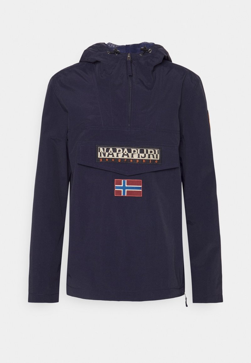 Marinblå tröja med huva, framzipfickor, broderad "Napapijri"-logotyp och en norsk flagga-patch på bröstet. Slät, lättviktig tyg.