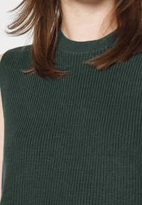 DRYKORN Strickpullover - green