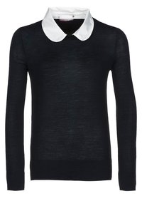 Suéter negro de manga larga con un collar Peter Pan blanco, que presenta una textura suave y un corte holgado. El escote incluye cierres a presión.