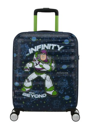 Harde koffer met groene handgreep, met Buzz Lightyear in een ruimtepak en de tekst "To Infinity and Beyond" op een donkere, sterrijke achtergrond.