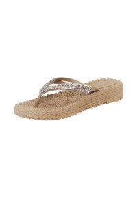 Beige Flip-Flop mit strukturierter Sohle und glitzernden, mit Strass besetzten Riemen, schräg positioniert, um Seiten- und Oberdetails vor weißem Hintergrund zu zeigen.