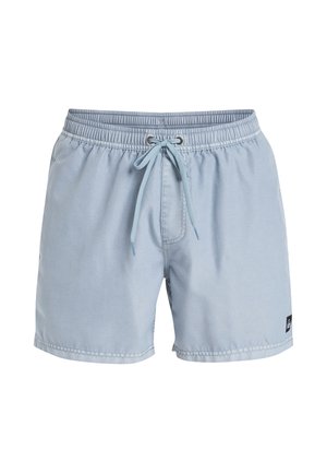 Lichtblauwe zwembroek met een elastische tailleband, trekkoord en zijzakken; gladde textuur en logolabel aan de onderzijde.