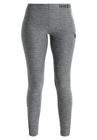 Leggings grigi realizzati in un tessuto testurizzato con un motivo mélangé. Presentano un logo Nike nero sulla vita e sul lato.