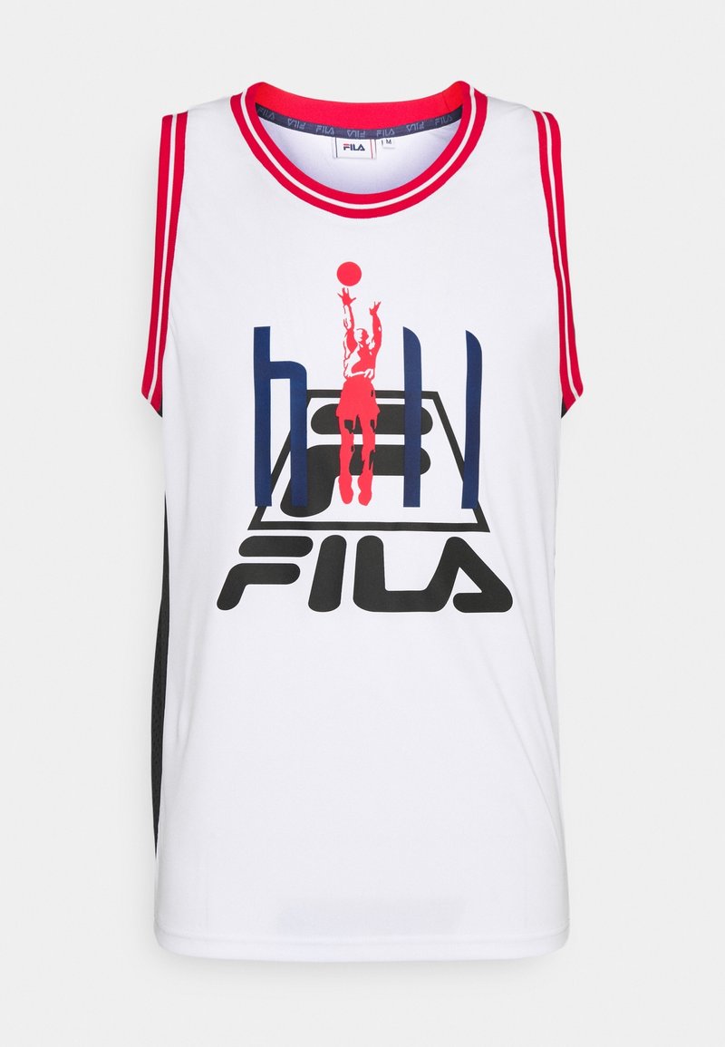 Maillot de basketball sans manches blanc avec des bordures rouge et bleu, arborant un graphique de joueur de basketball rouge et le logo FILA sur le devant.