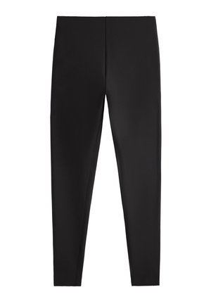 Črne leggins hrapaste, sijoče teksture, z visokim pasom in oprijetim krojem. Preprosta konstrukcija brez vzorcev ali okraskov.