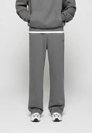 - Spodnie treningowe