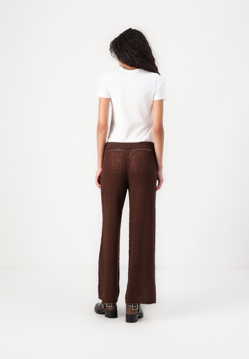 Abercrombie & Fitch Mid Rise Crochet-Style Coverup Pant - Kalhoty - chicory coffee
