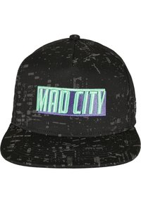 Must mustaga, millel on tekstureeritud muster ja mille esipaneelil on rohelise ja lilla "MAD CITY" tikand. Lamedat brim.