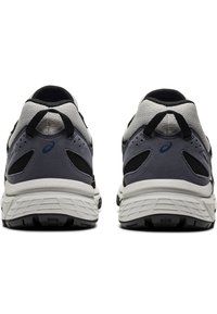 Hallid jooksujalatsid hallis ja mustas värvitoonis, millel on tekstuuriga disain. Omab tugevdust kannas ja pehmet talla, et pakkuda tuge ja mugavust.