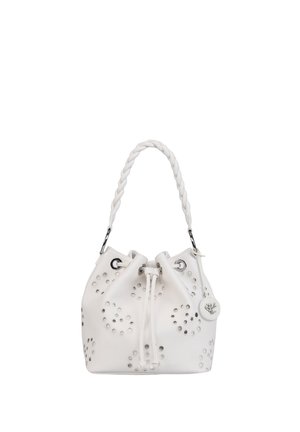 Borsa a secchiello in pelle bianca con manico intrecciato, dettagli in occhielli d'argento a motivo circolare, chiusura con coulisse e ciondolo tondo attaccato.