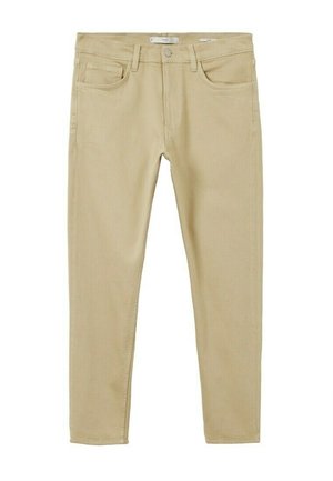Jean slim beige en toile de coton mélangé. Il dispose de cinq poches, d'une fermeture à bouton à l'avant et d'une texture lisse et uniforme.