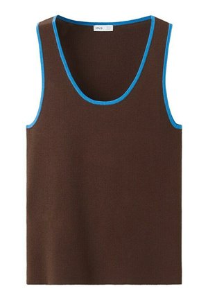 Hnedý pletený tielkový top bez rukávov s jasne modrým lemom okolo výstrihu a otvormi na ruky.