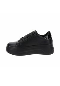 Baskets en cuir noir avec une finition lisse, bout rond, semelle épaisse en caoutchouc noir et lacets noirs. Présente un logo discret sur le talon.