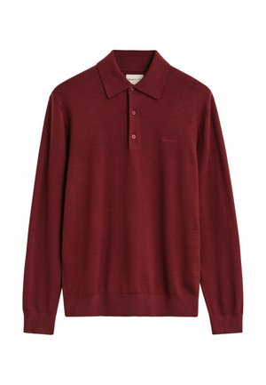 Polo à manches longues bordeaux, en tissu mélange coton, coupe régulière, col classique, patte de boutonnage à trois boutons, logo subtil sur la poitrine gauche.