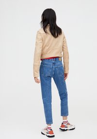 PULL&BEAR Veste en similicuir - beige