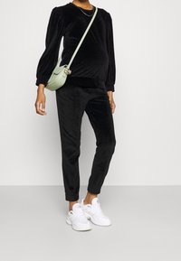 LOVE2WAIT Sweatshirt - black
