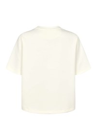 Tričko s krátkym rukávom a okrúhlym výstrihom z mäkkej, jemne bielej látky. Hladká textúra s jednoduchým, nepremysleným dizajnom a rovnou spodnou časťou.