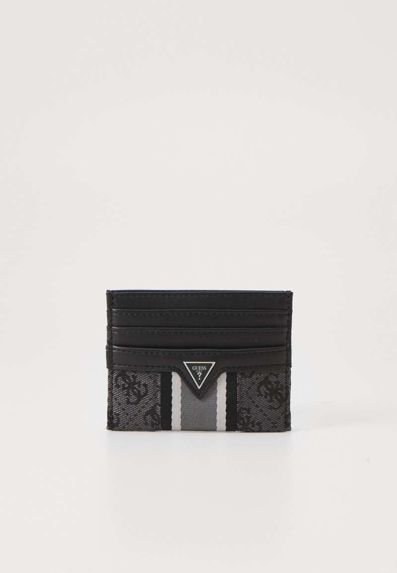 Porte-cartes noir avec plusieurs fentes, présentant un tissu texturé et des accents en cuir lisse, un emblème de logo et un motif rayé.