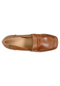 Scarpa in pelle marrone con punta quadrata, caratterizzata da una cucitura decorativa sulla parte anteriore e una finitura liscia e texturizzata.