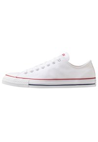 Weiße Leinensneaker mit runder Zehenpartie, rotem Akzentstreifen und Gummisohle. Verfügt über sechs Ösen und ein Logo auf der Fersenschlaufe.