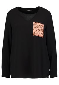 Maglietta nera a maniche lunghe con scollo a V e tasca con stampa leopardata arancione sul lato sinistro. Tessuto morbido, vestibilità comoda.