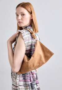HERA MINI SHOULDER - Handväska - camel