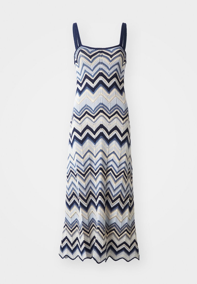 Strickkleid mit Zickzackmuster in Marineblau, Blau, Creme und Schwarz. Quadratischer Ausschnitt, dünne Schulterträger und ausgestellter Saum.