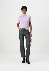 pure cashmere HIGH NECK SHORT SLEEVE - Βασικό μπλουζάκι - lavender