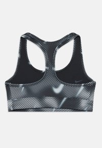 Top desportivo preto com um padrão geométrico cinza e branco. Apresenta um design de costas nadadora e um tecido liso e elástico. Logótipo da Nike na frente.