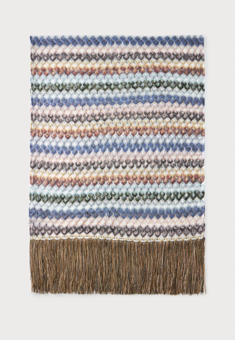 Écharpe tissée avec des rayures horizontales multicolores en bleu, vert, rouille et blanc, terminée par une longue frange marron à une extrémité.