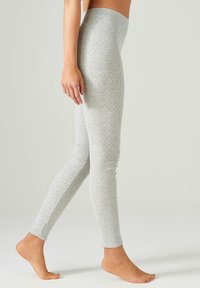 Leggings grigi con un motivo texturizzato, vita alta e design aderente, che arrivano fino alla caviglia con una finitura liscia e senza cuciture visibili.