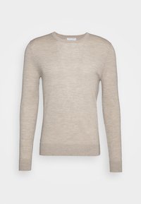 Pull beige à manches longues, col rond, design simple, tissu en maille légère, présenté à plat sur fond blanc. Pas de motifs ni de logos visibles.