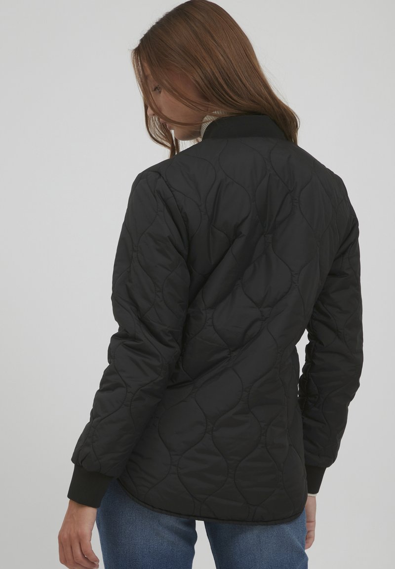 Damen Leichte Jacken | b.young BYCANNA SHORT JACKET Übergangsjacke black/black denim - SW68961 Damen Leichte Jacken | b.young BYCANNA SHORT JACKET Übergangsjacke black/black denim - SW68961