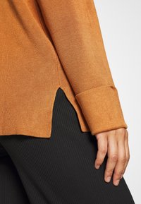 Lounge Nine Sweter