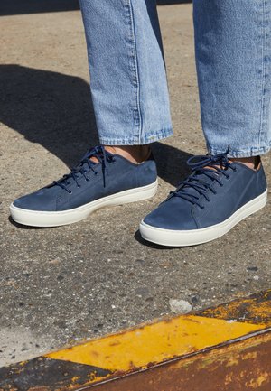 Matalavartiset tennarit - dark blue