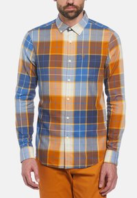 Heren langarm geruit overhemd met oranje, blauwe en gele kleuren, knoopsluiting kraag, borstzak en lichte stof.