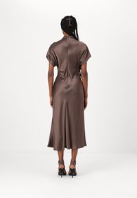 Malina ALIVIA MIDI - Juhlamekko - chocolate
