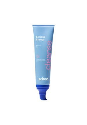 Tube bleu de gel équilibrant Serious Starter avec bouchon bleu, texte rose « cleanse » et nom de la marque « salted » sur fond blanc.